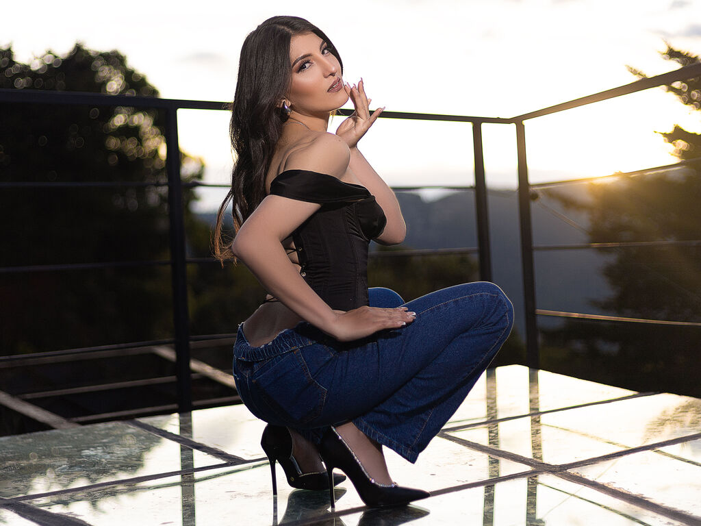LauraRiveiro mature live stream performer