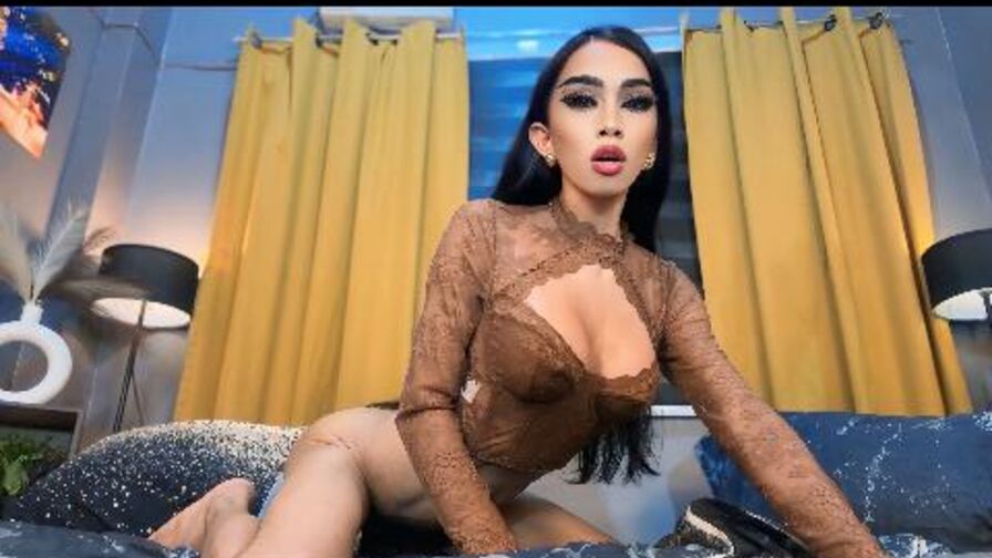 Join XyraOxford for Exclusive Live Webcam