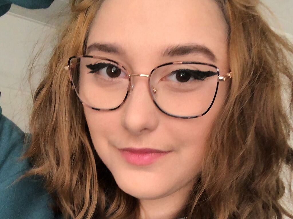  EllaChristine chat room