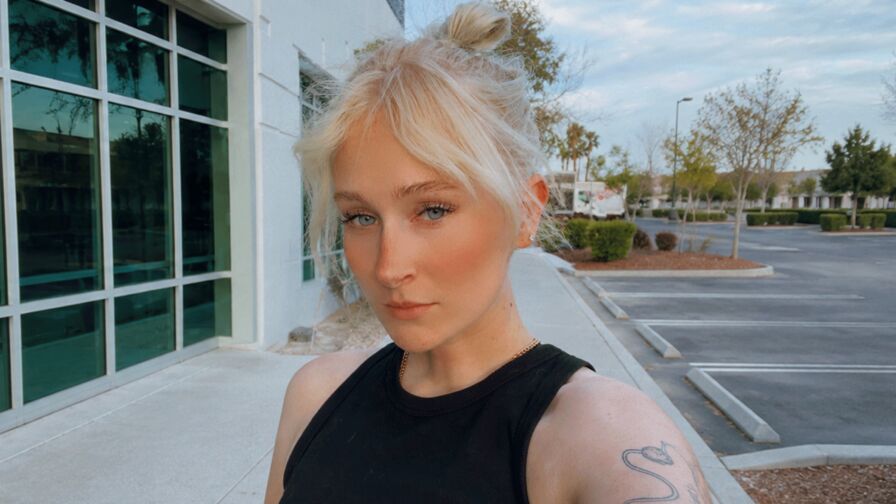 Watch StellaStarling live on ZS Magazine