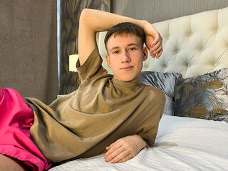 live sex chat room MarkusWhite