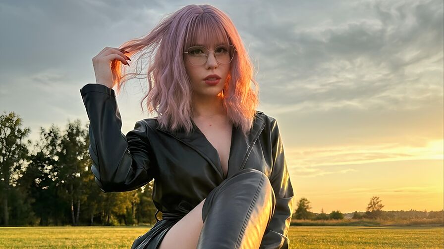 Watch AliceShelby live on The Edge Private