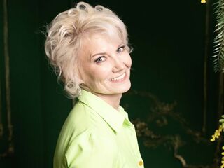 web cam striptease JulieLucas