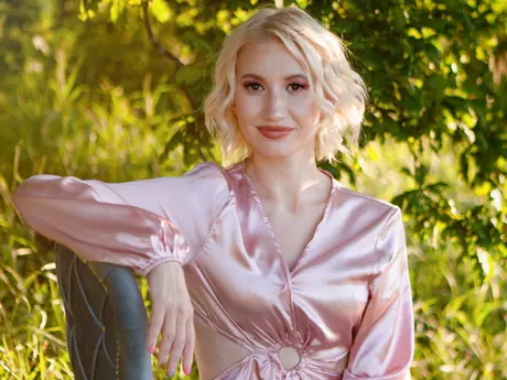 Chat with CandiceBright