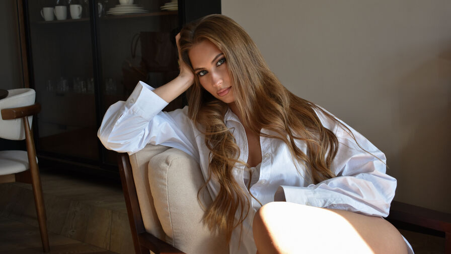 See AlaiaRhode’s Cam Show Now