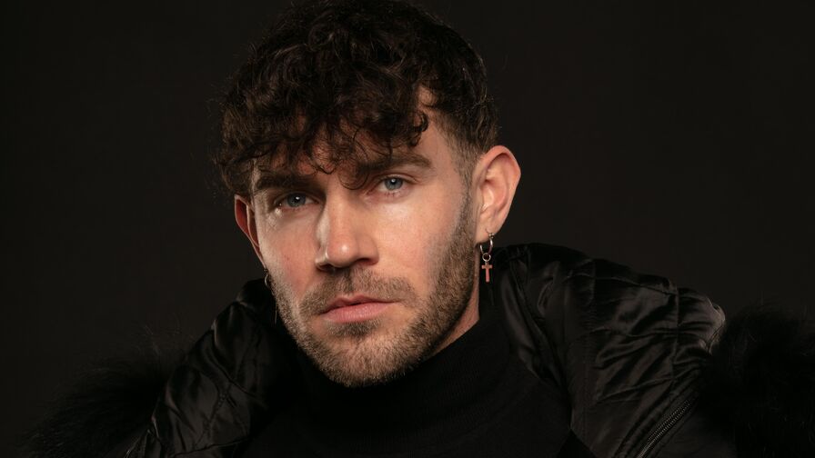 Watch alphahhunk on RecordedMilf.com