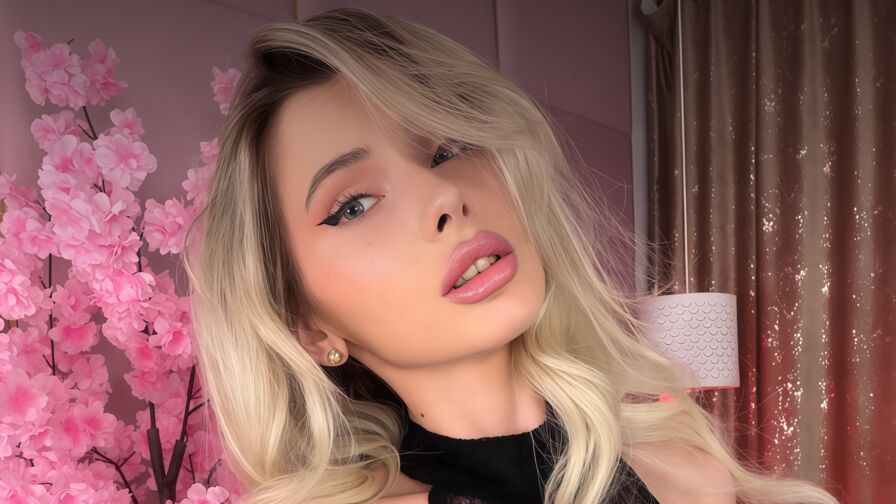 Watch NickiMicki live on Hernude