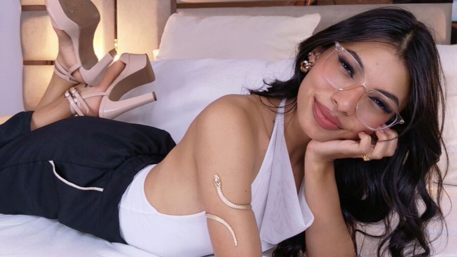 MayaRouge live cam model