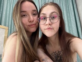 EsmaAndPetra Live cam models