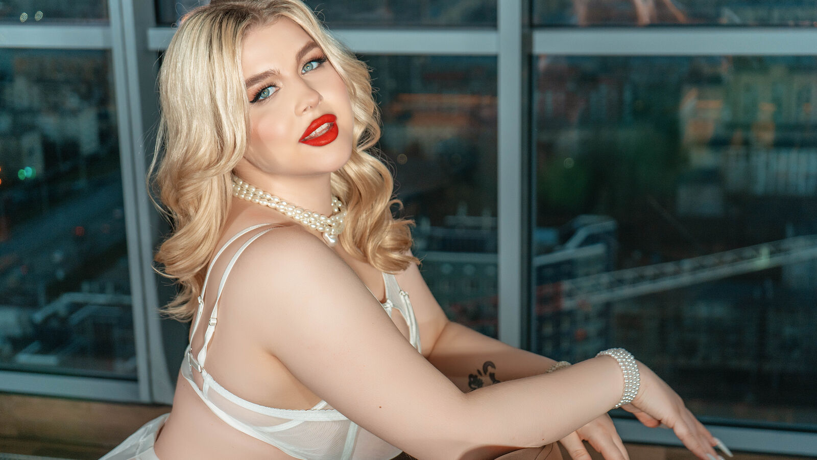 AlexisPowelson erotic portrait
