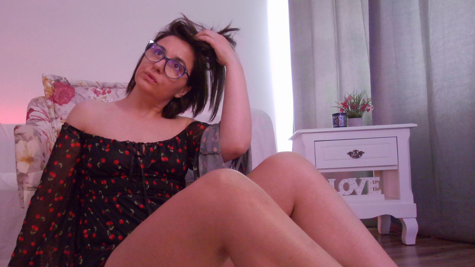 SophieLou erotic portrait