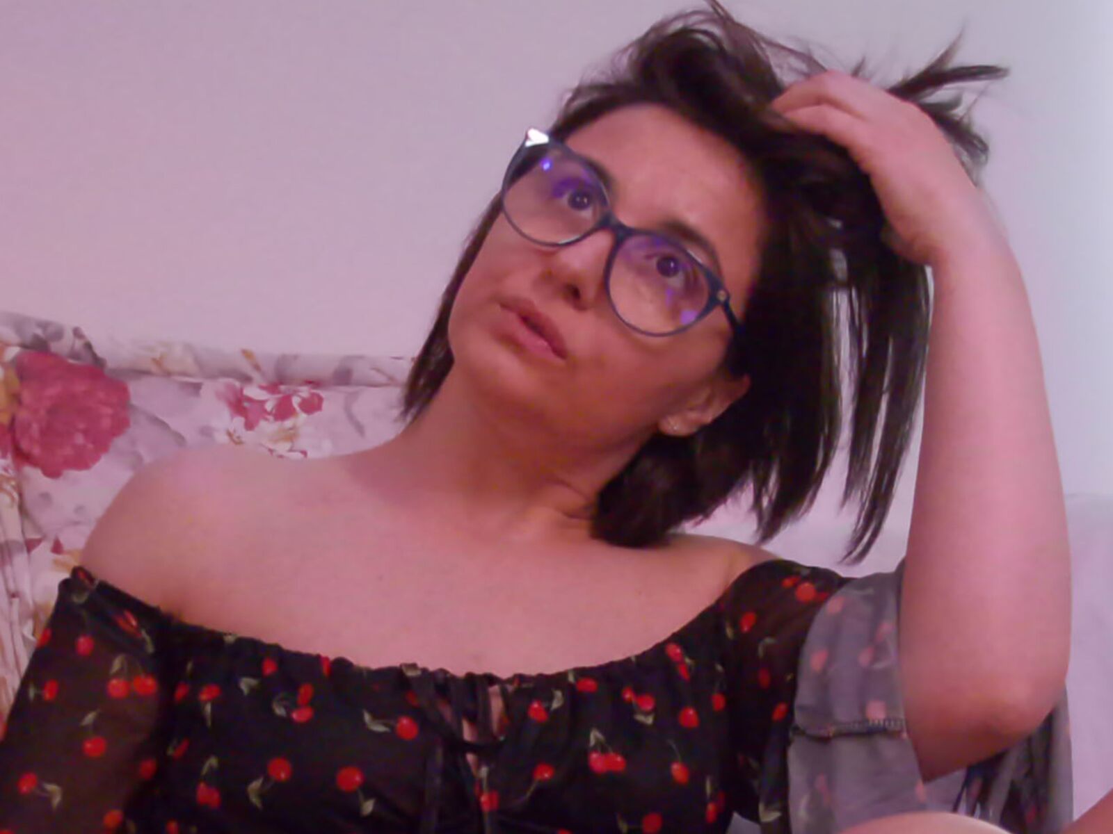 Live cam for SophieLou