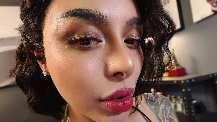 LunaRoyale live cam model