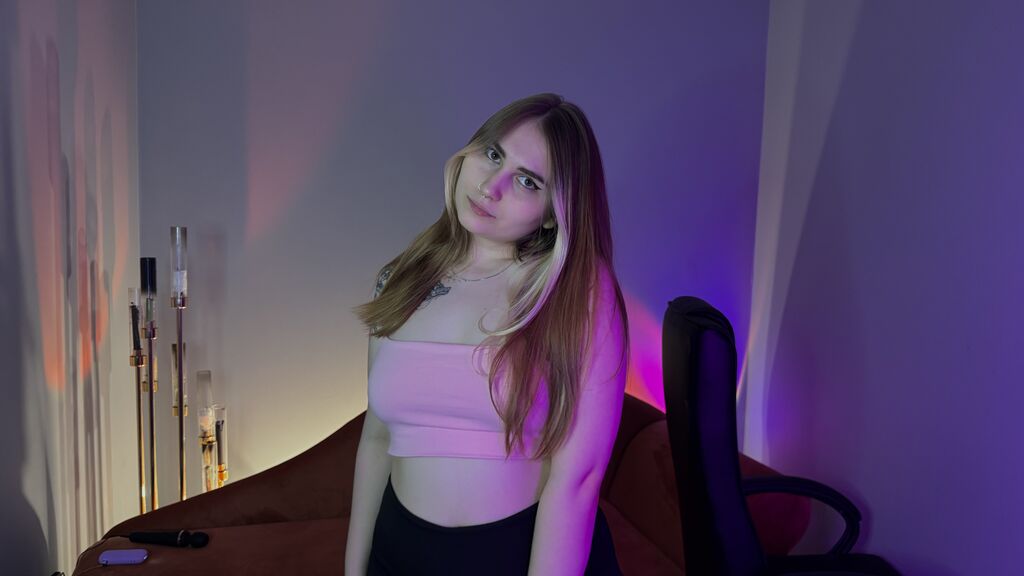 Watch CrystylinaWinsor from LiveJasmin at GirlsOfJasmin