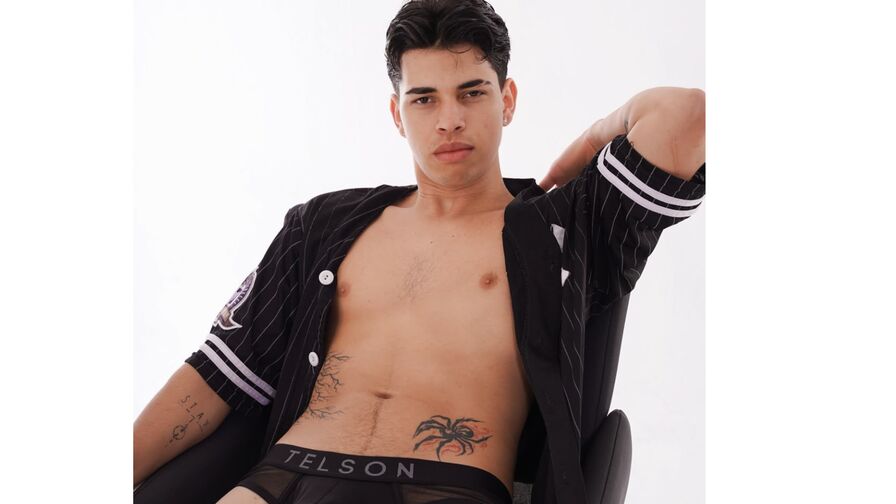BenjaminMore – Male | Nude Senses