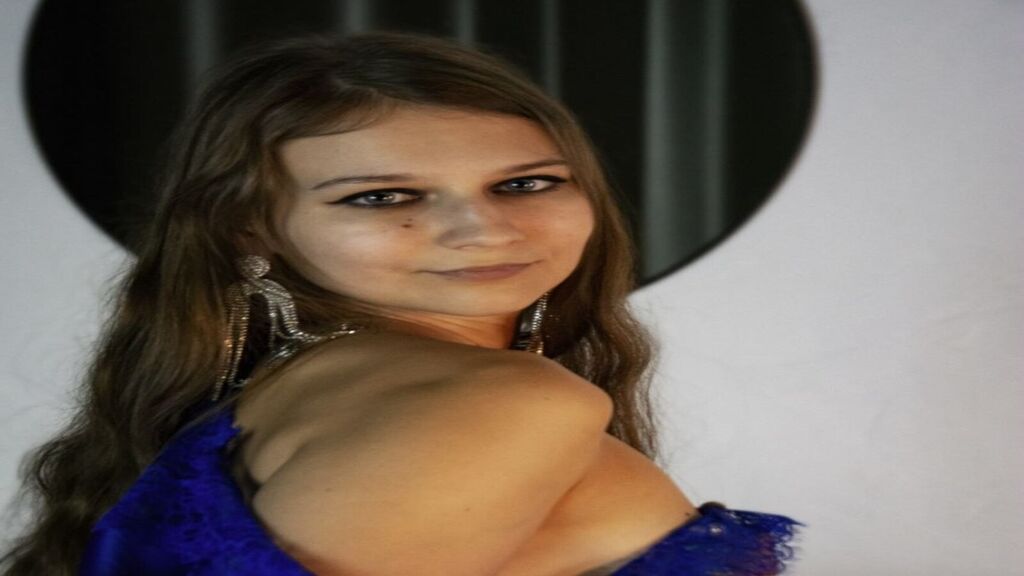 Watch MiaVales live on cam at LiveJasmin