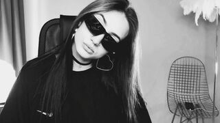 Free Nude OliviaNortons