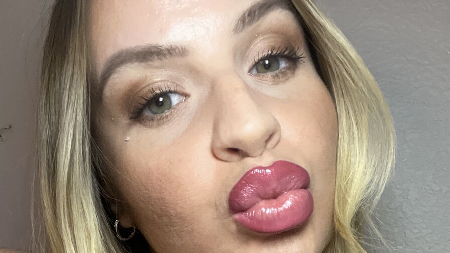Live Sex Chat with PeachyyBunnyy