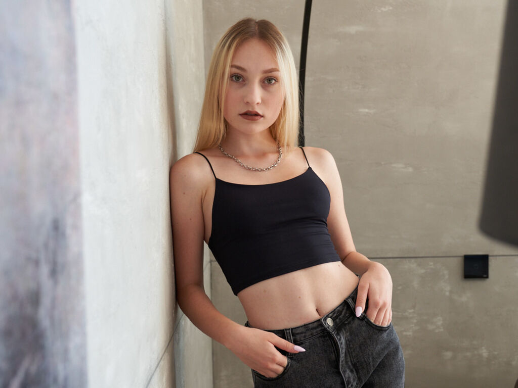 NicolScoler webcam show
