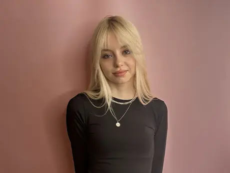 Chat with LorettaCovil