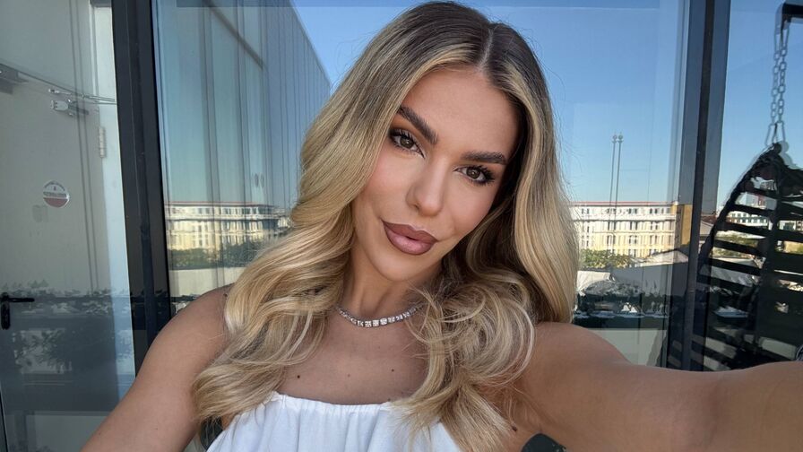 ChloeAmbre's live cam