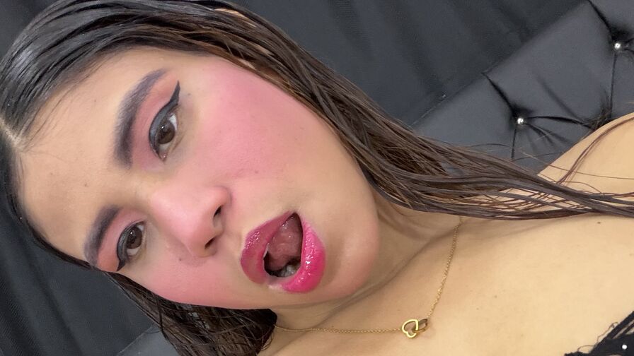 Watch JuliaMancyni live on Hernude