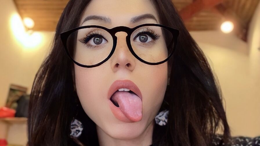 Watch SophieCristal on NudiesOnlineCam.com