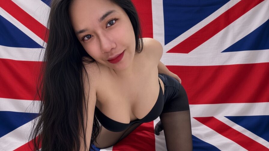 See MariaValentina’s Cam Show Now