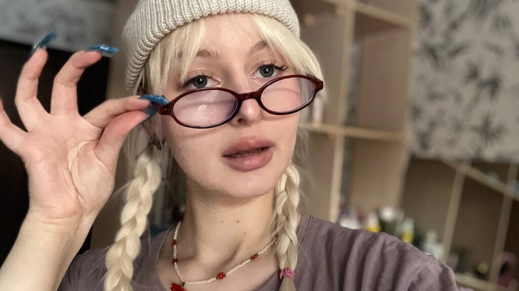 AdeleeSilvee Live Cam on LiveJasmin