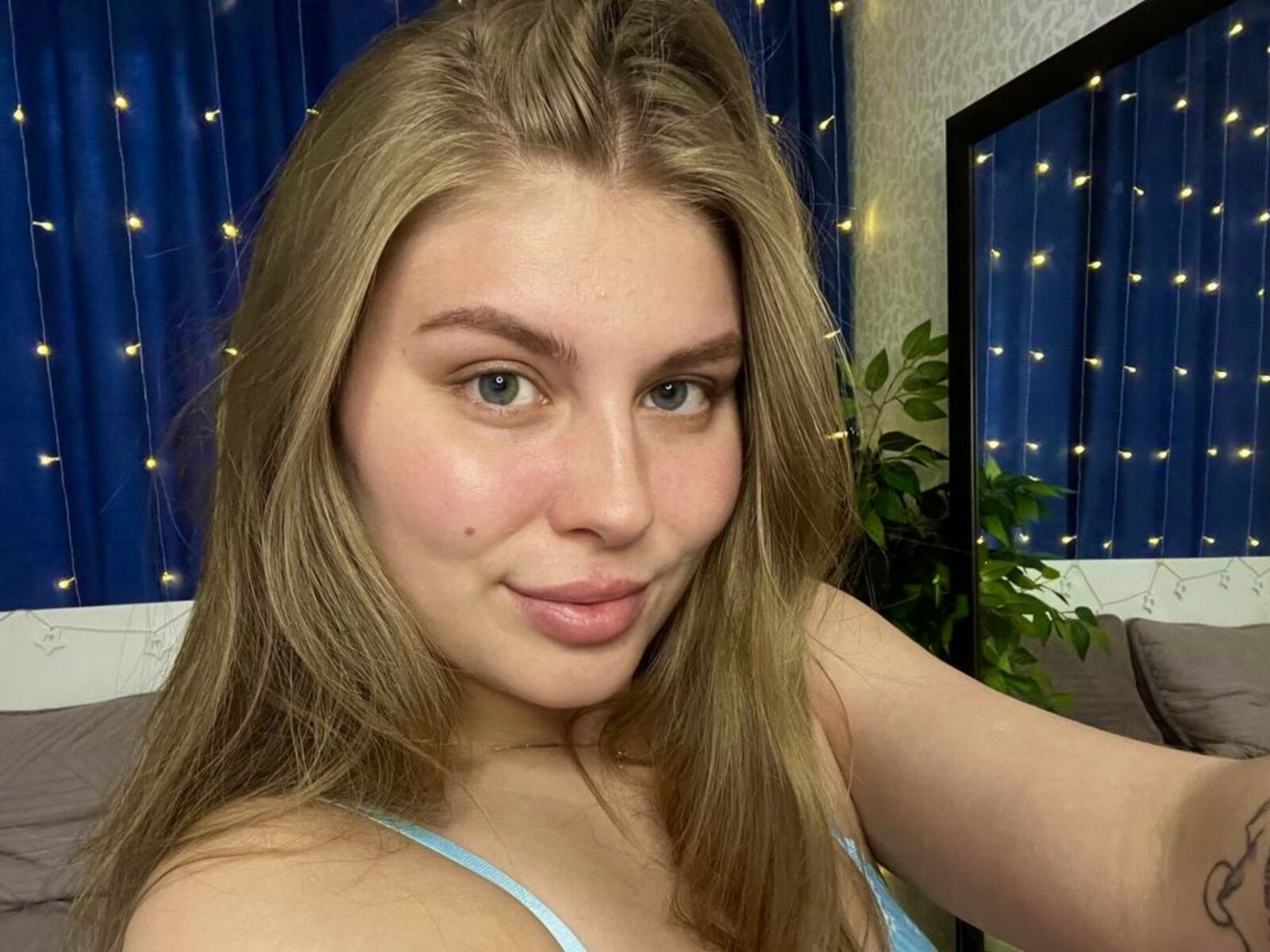 Live cam for MilaOlivers