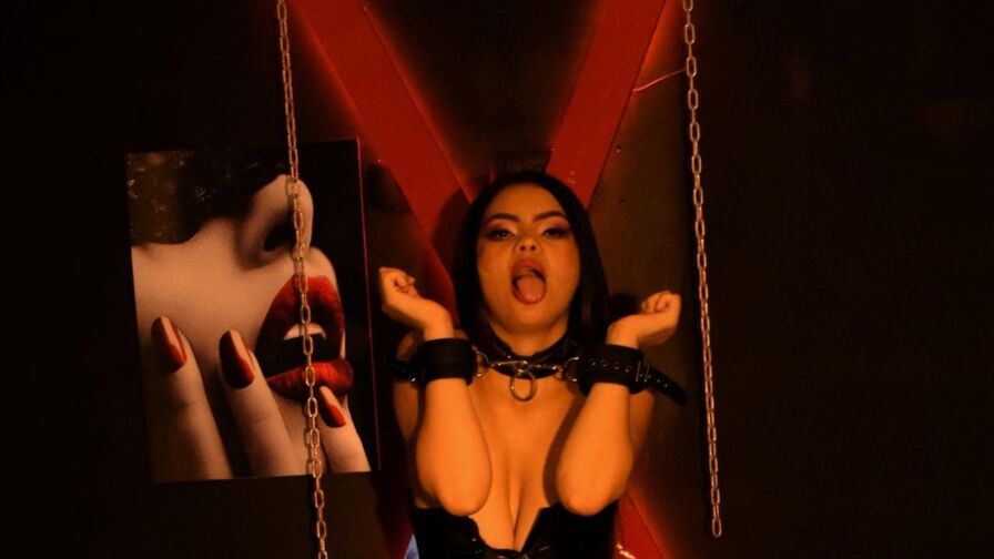 Watch ToriMartin live on Camrulet