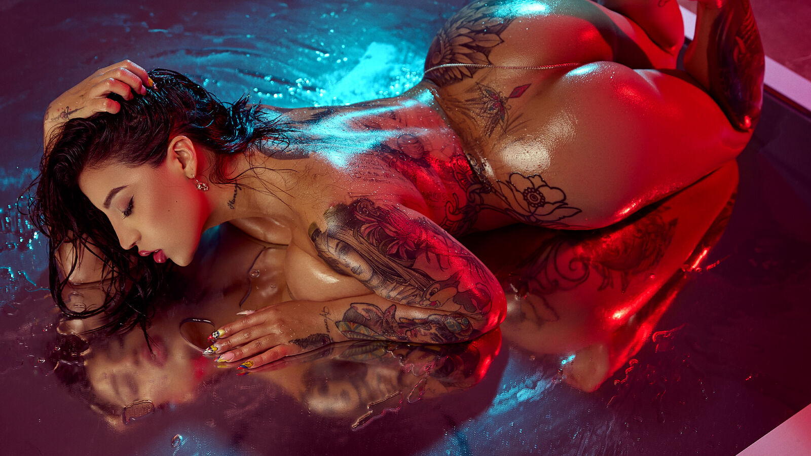CourtneyLou erotic portrait