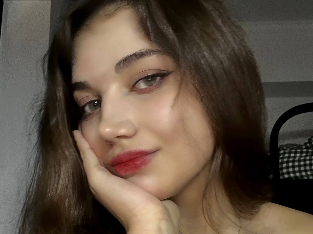 BriandaLudwic webcam girl preview
