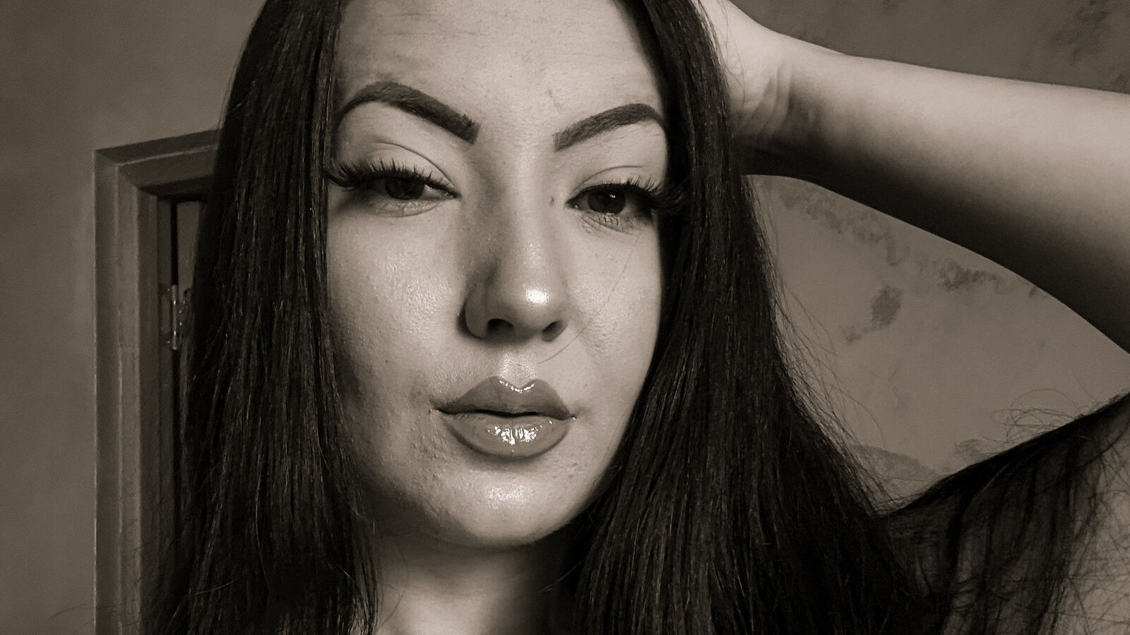 SimoneLyn erotic portrait