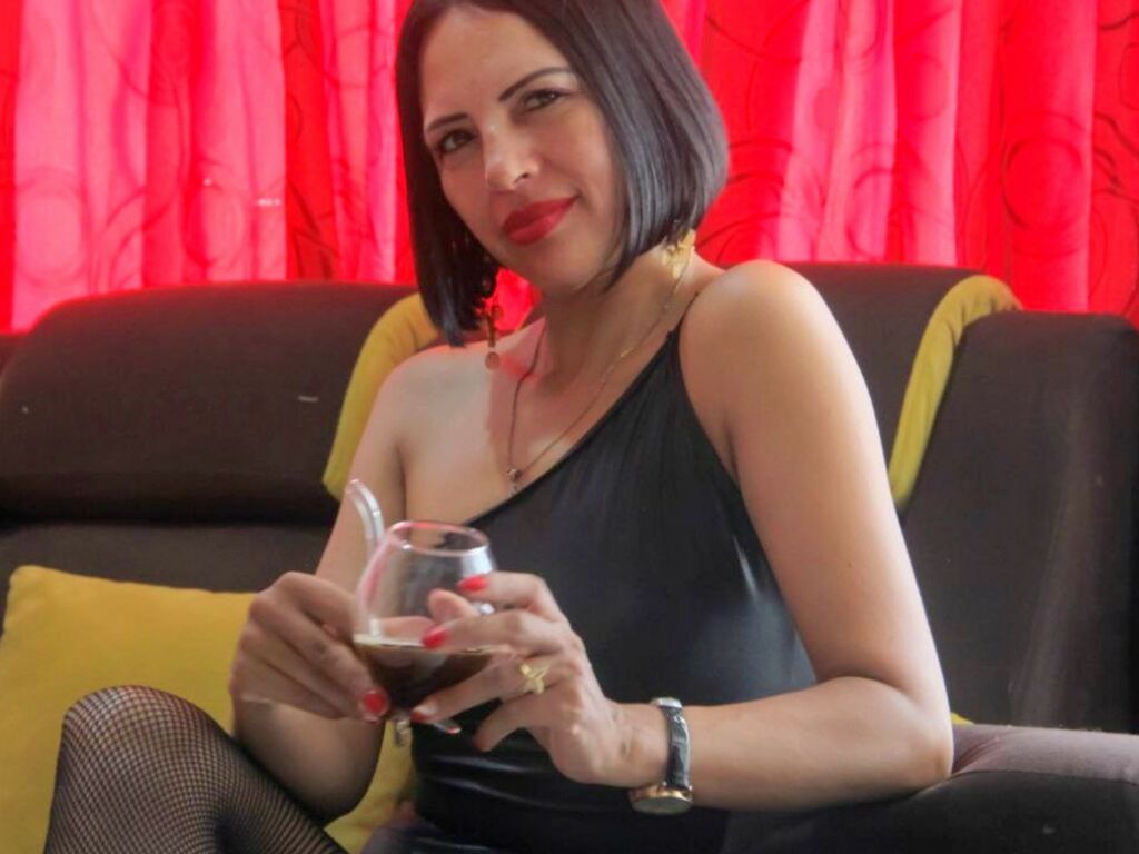 CindyBaster LiveJasmin mature model room