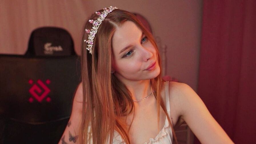 Watch RinaMous live on ZS Magazine