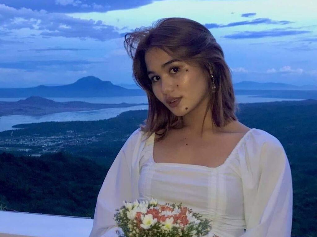 AngelCavendish Nackt