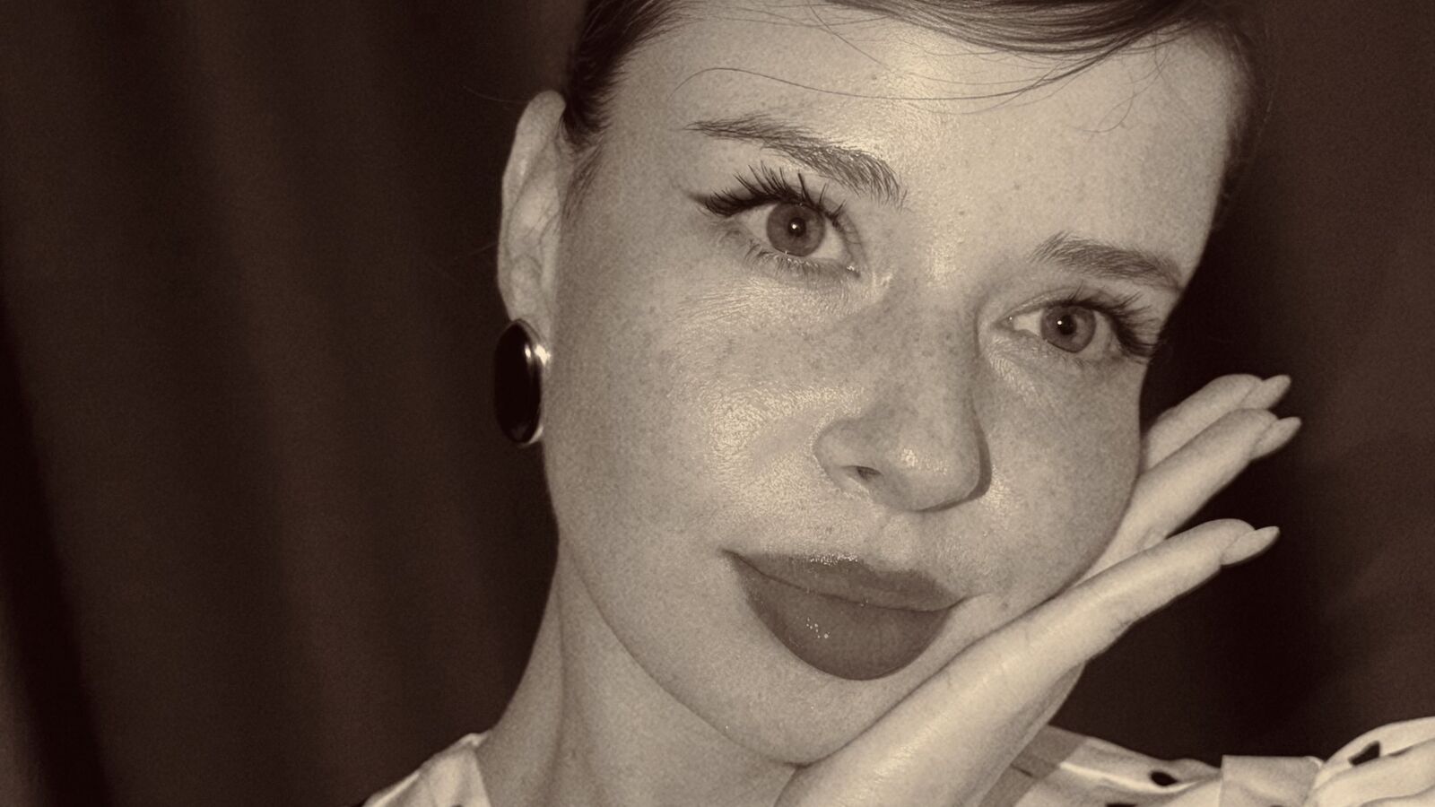 AmeliaaBrian erotic portrait