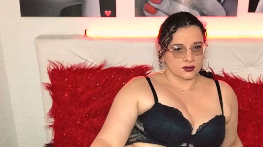 Watch AlejaRomanova live on ZS Magazine