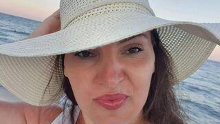 Free Nude DianeJolie