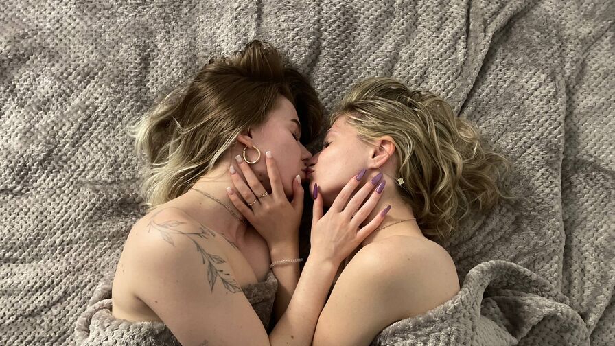 Watch ElinoreAndNila live on Hernude