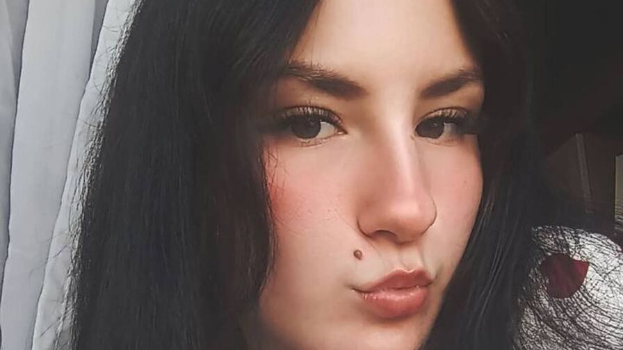 Watch SadeLanden live on tastypornhot.com