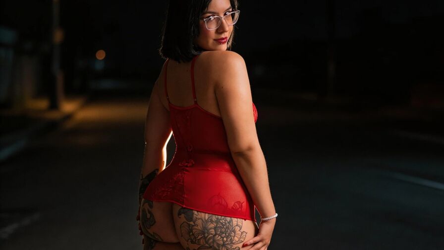 See HannaPurple’s Cam Show Now