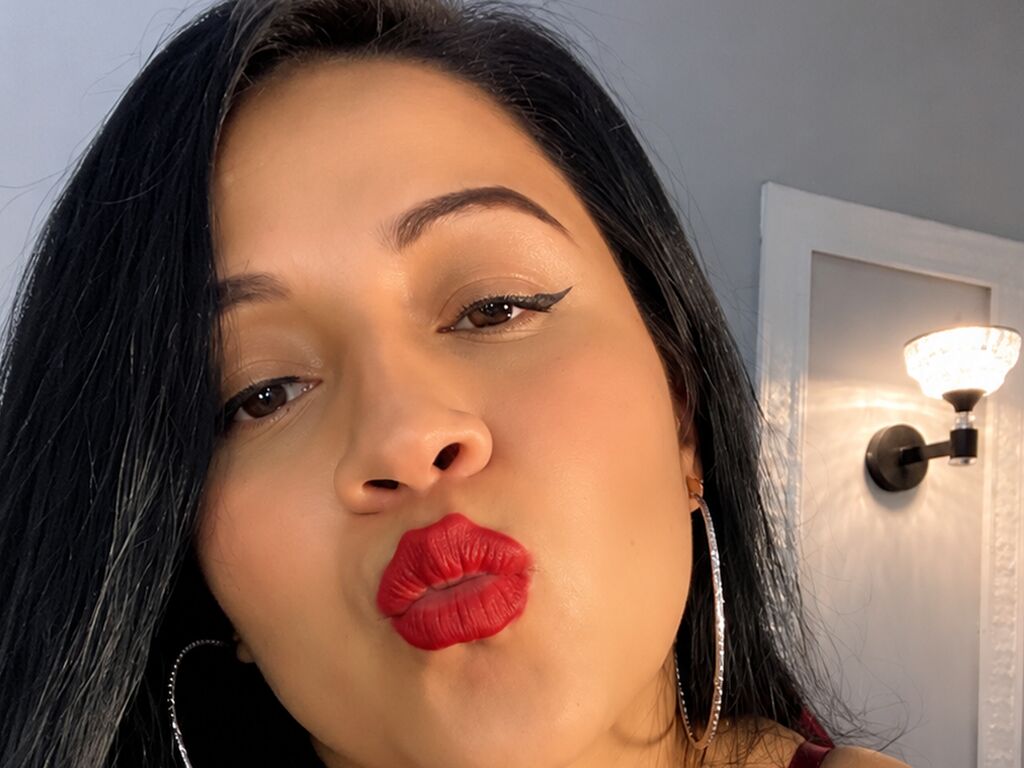 ZoeBennete mature live stream performer