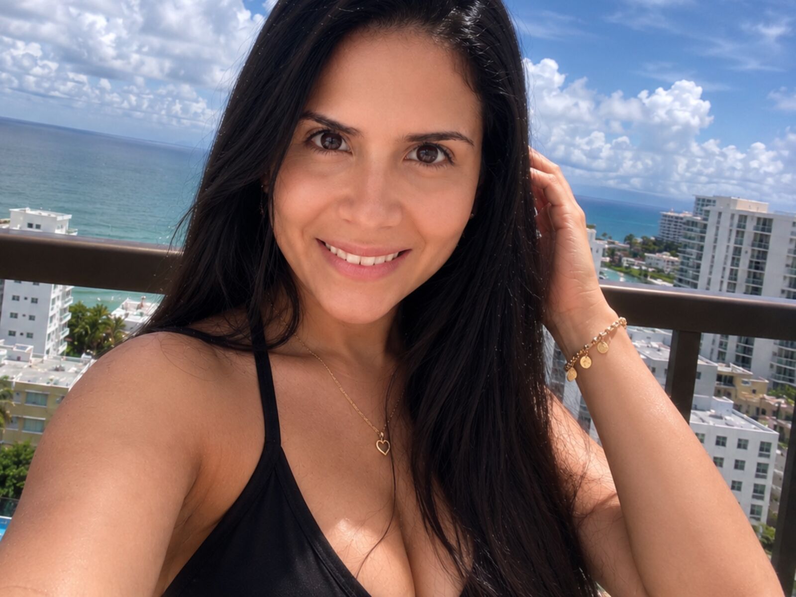 Live cam for AylaraSelene