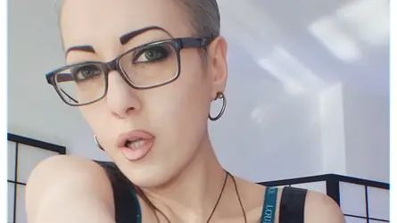 LeslieEden's chat room