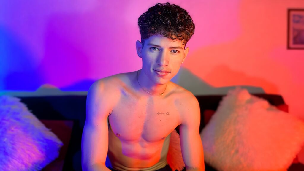 MattiaRoux Live Cam on LiveJasmin