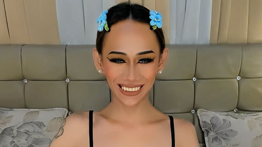 Watch AliciaEdward live on tastypornhot.com