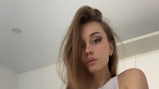 MariamClutter Live Webcam on LiveJasmin
