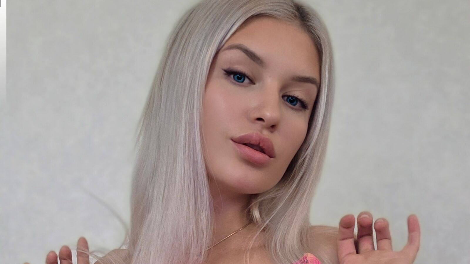 AlessaCutie erotic portrait